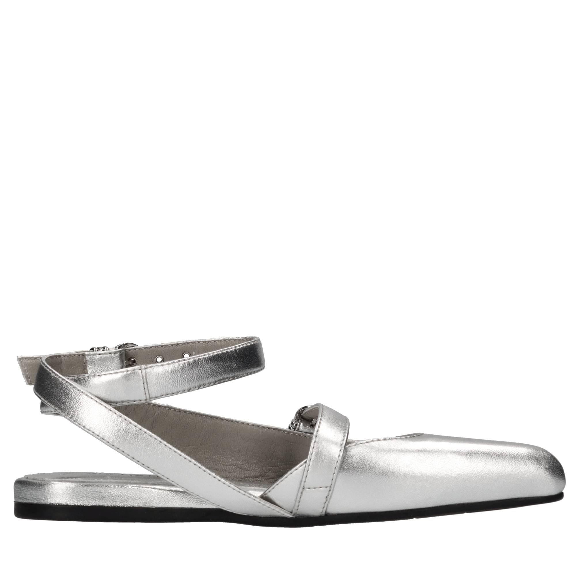 Flat in pelle 