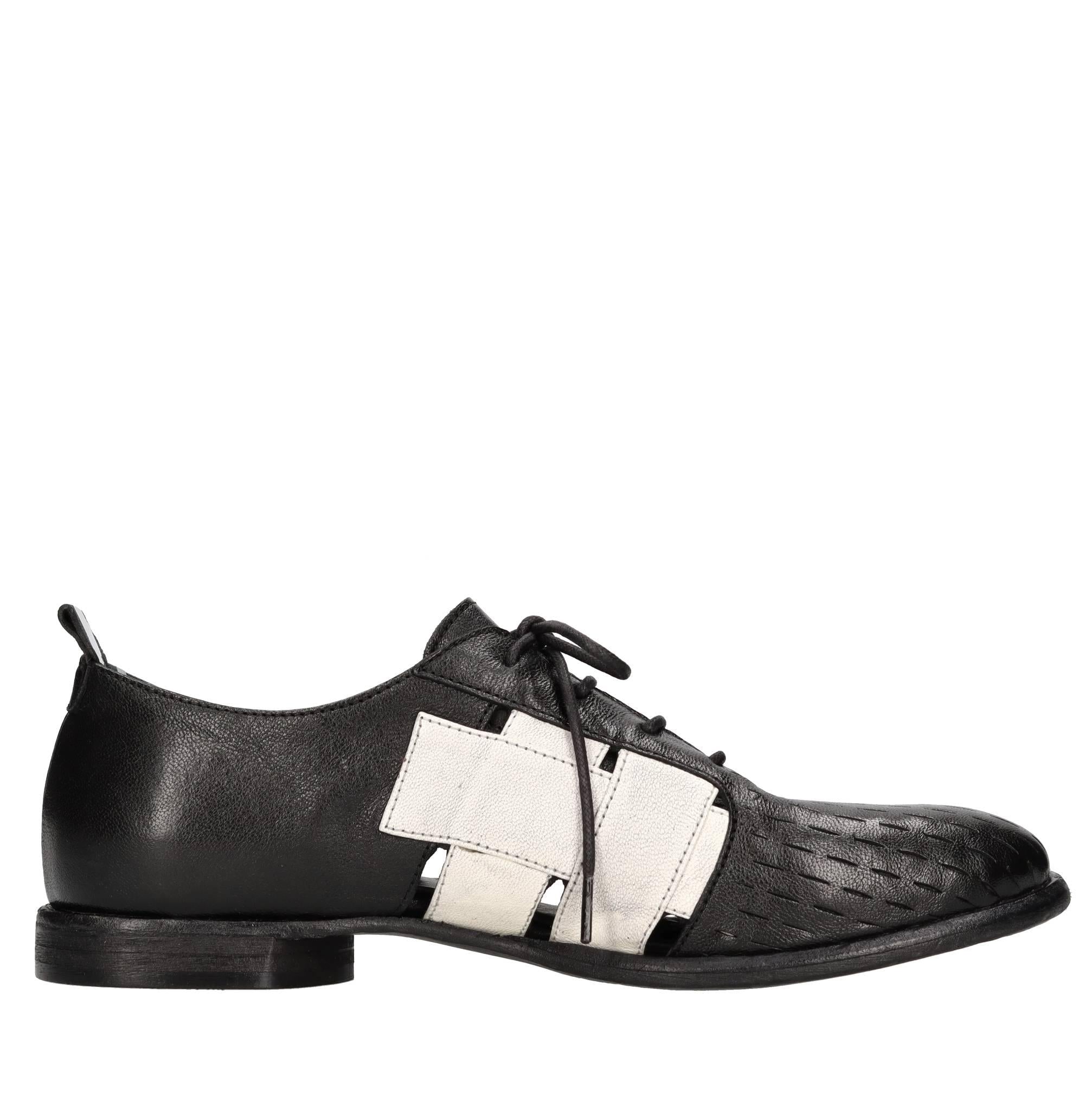 Stringate in pelle 