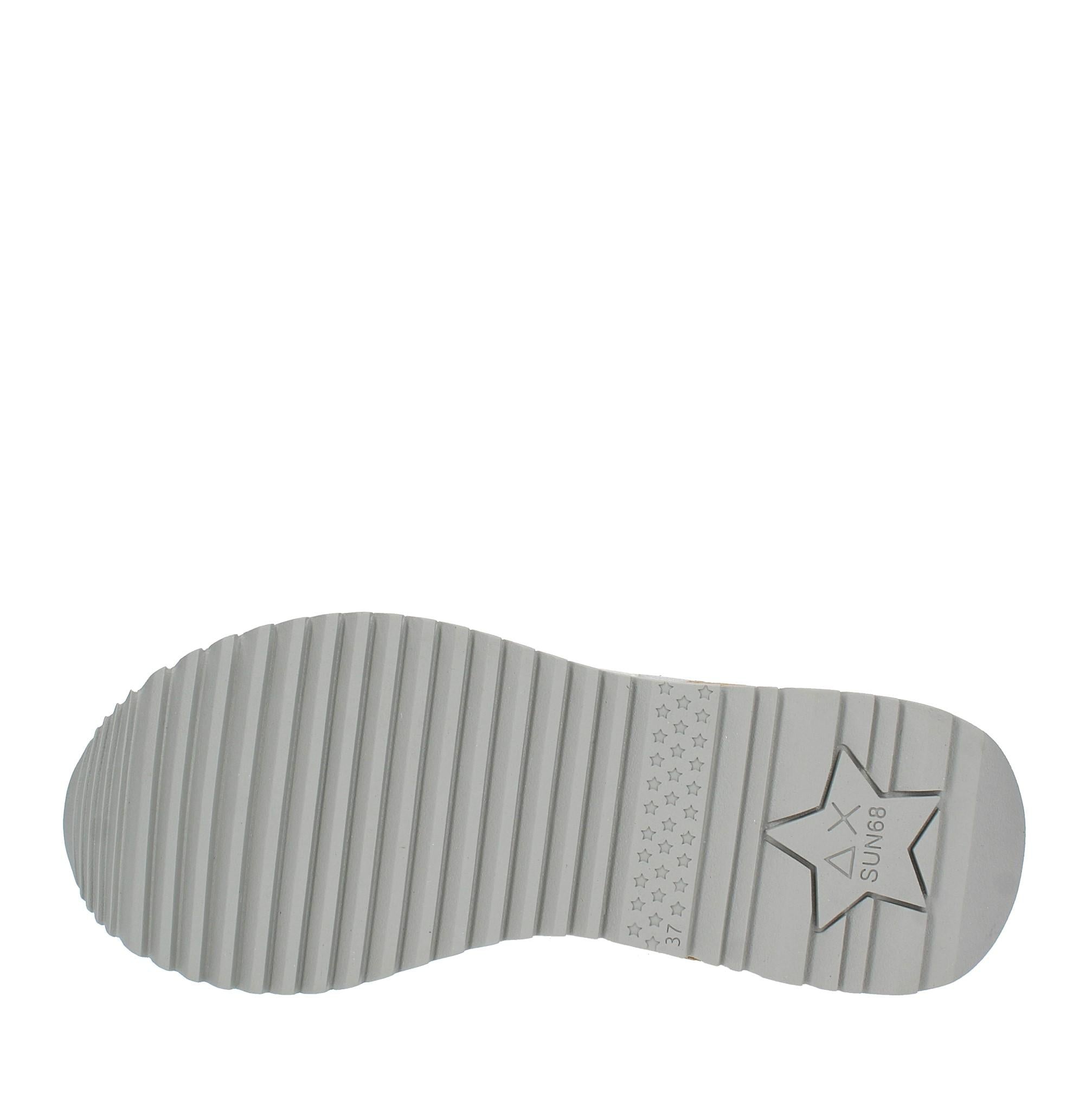 Sneakers in pelle camoscio e tessuto 