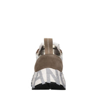 Sneakers in camoscio e tessuto 