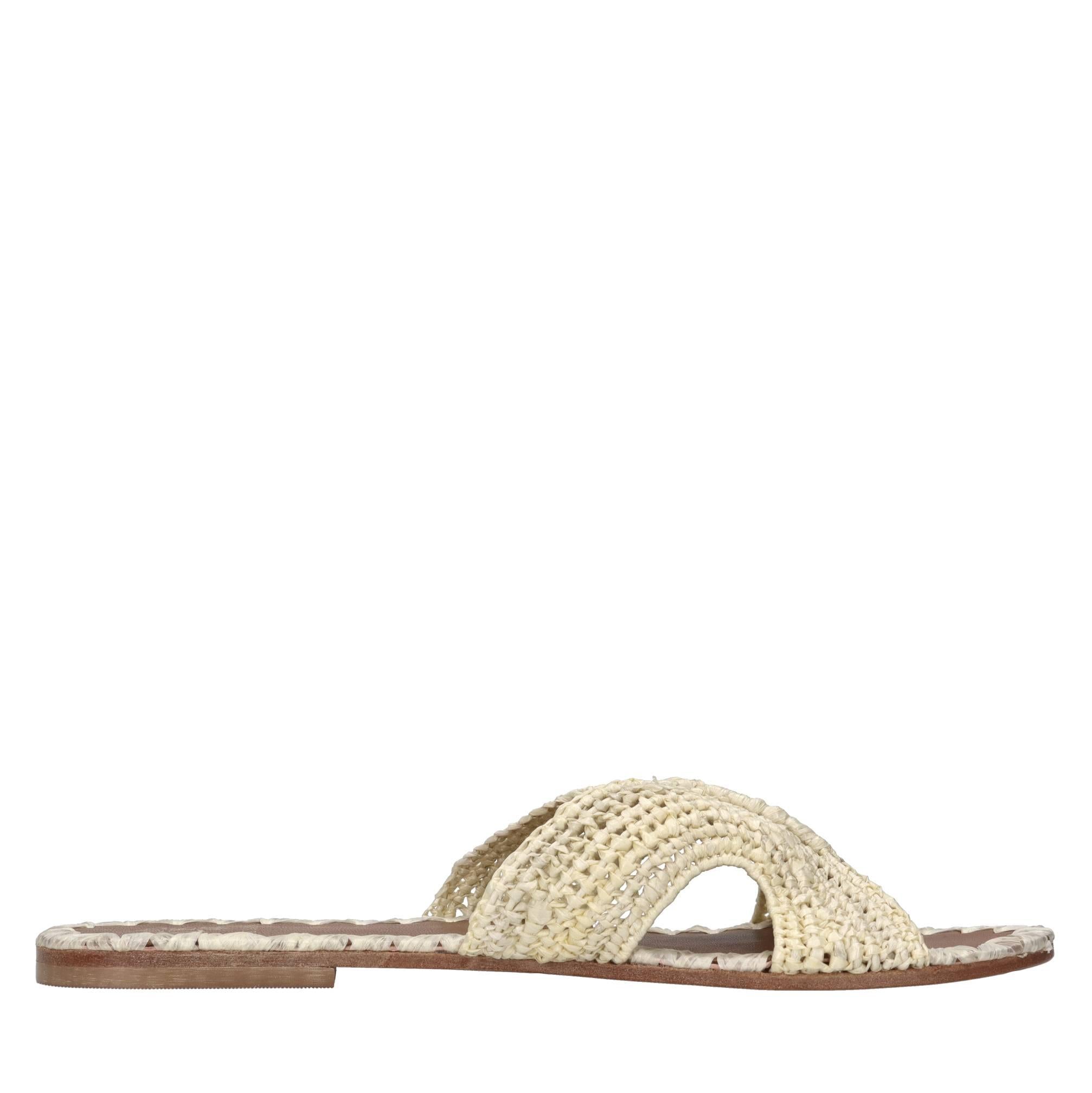 Mules in rafia 