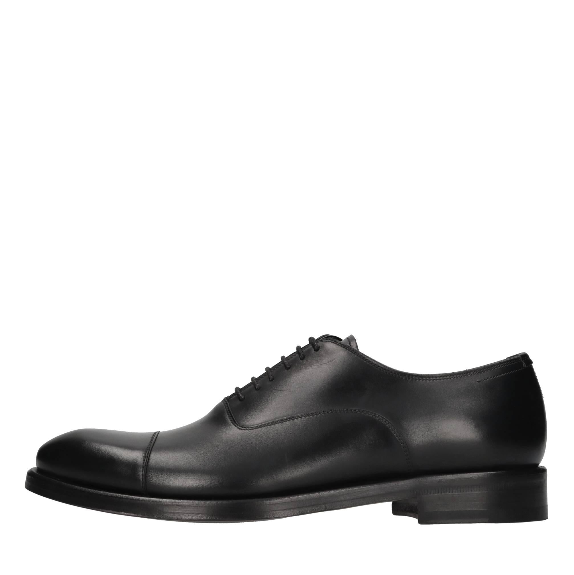 Stringate in pelle 
