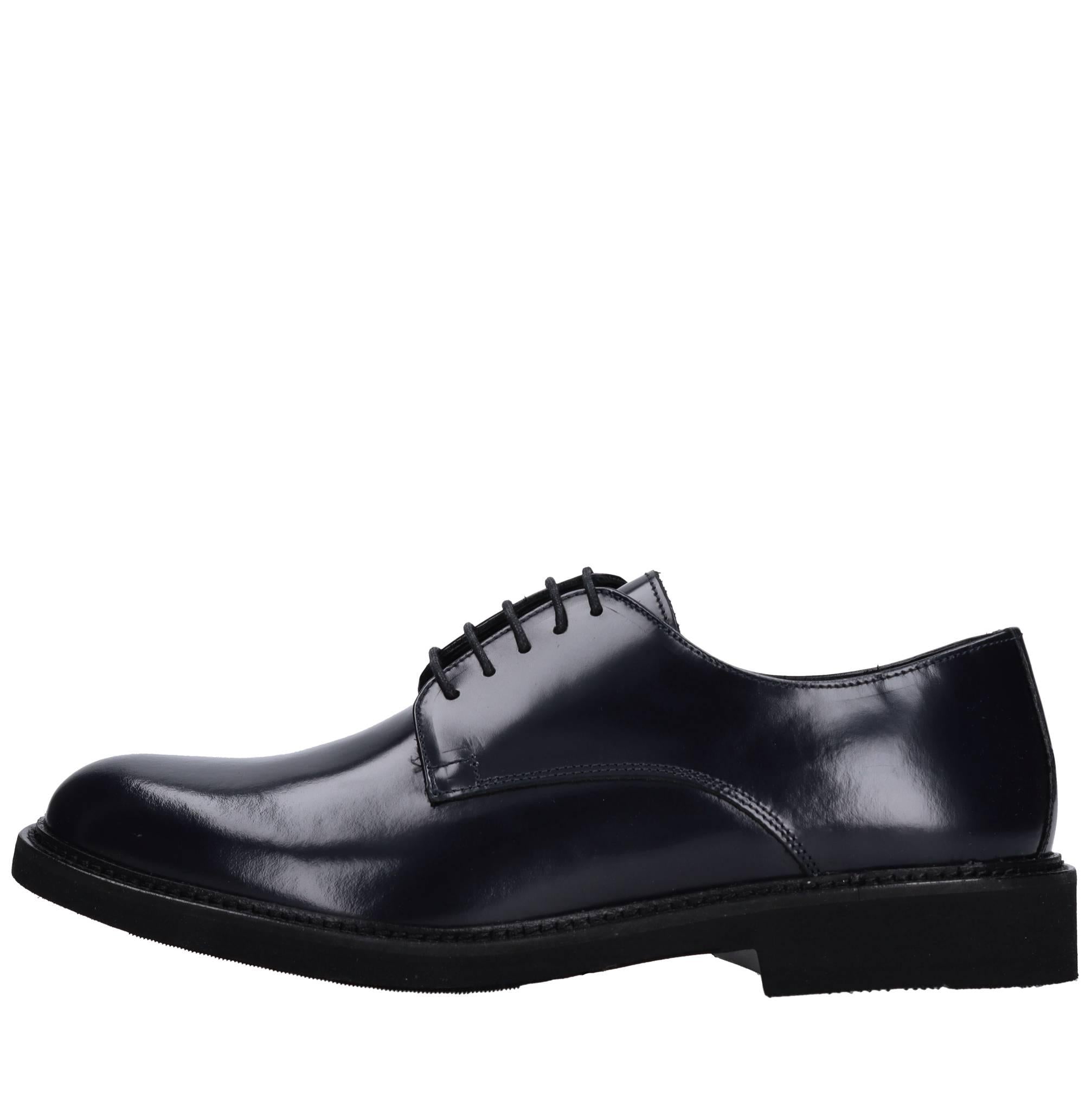Stringate in pelle 