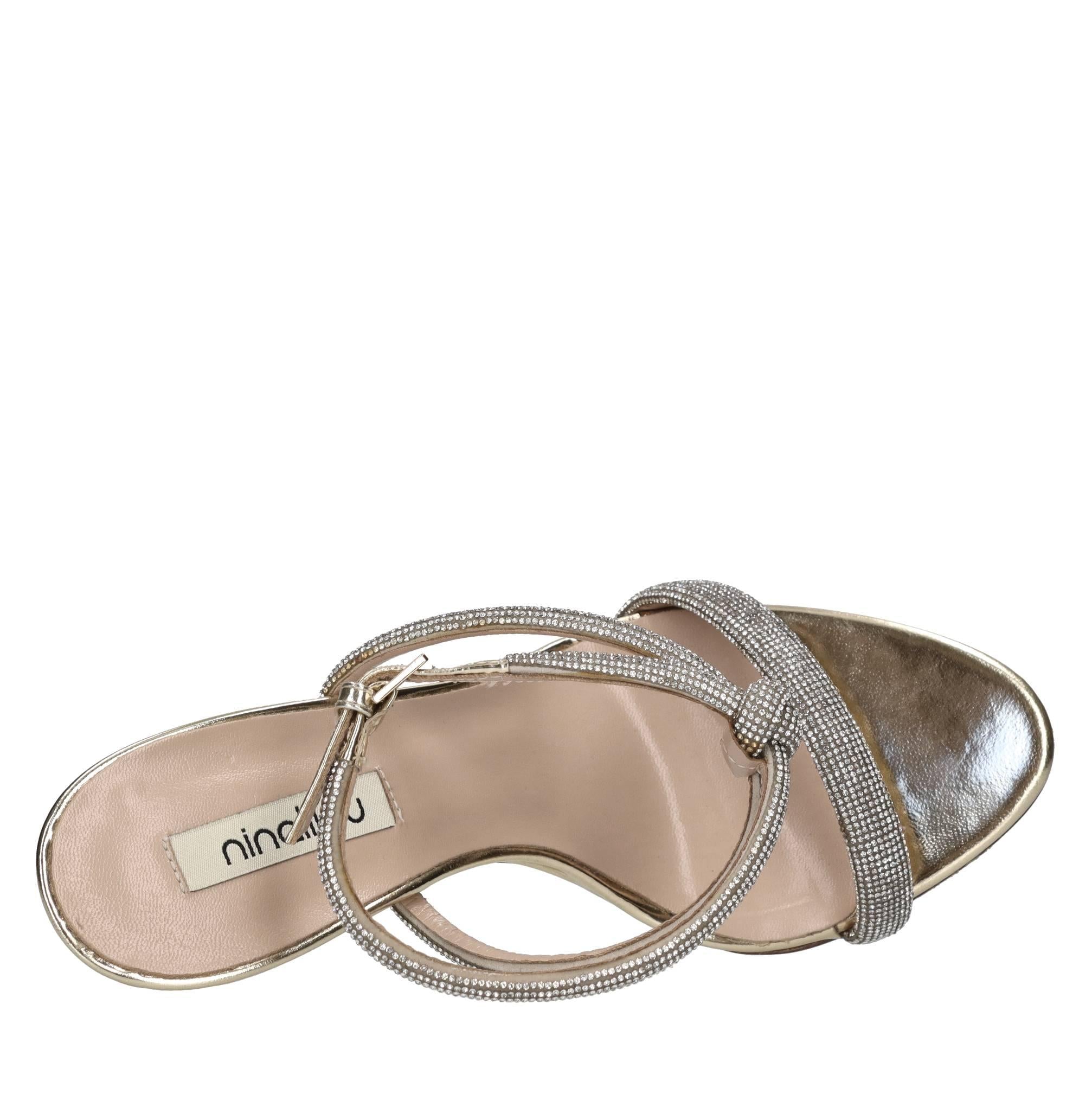 Sandali in pelle e microstrass 