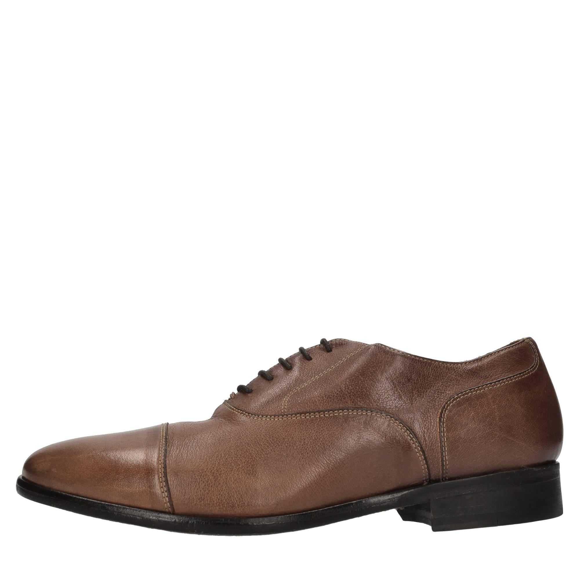 Stringate in pelle 