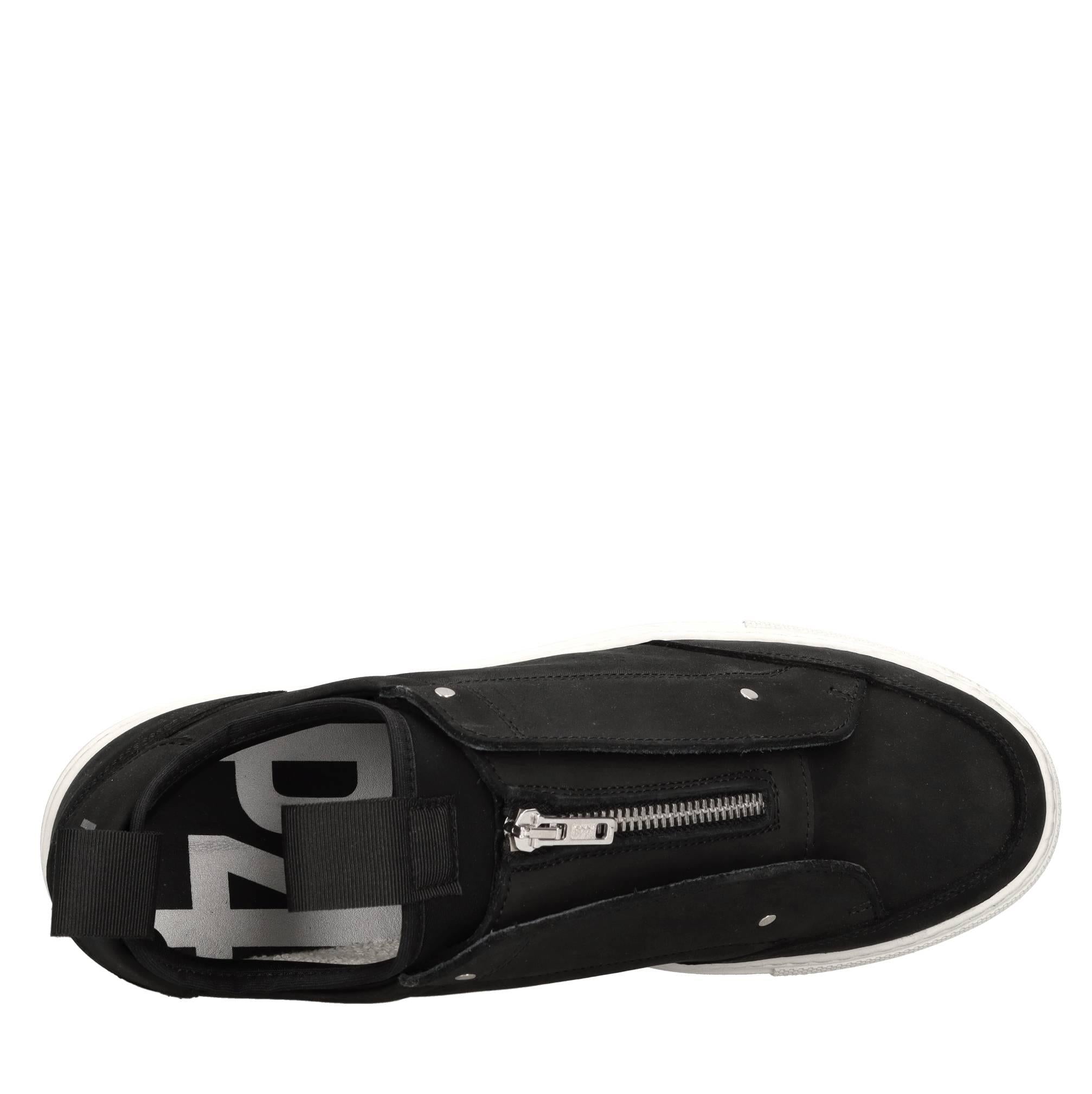 Sneakers in camoscio e tessuto 