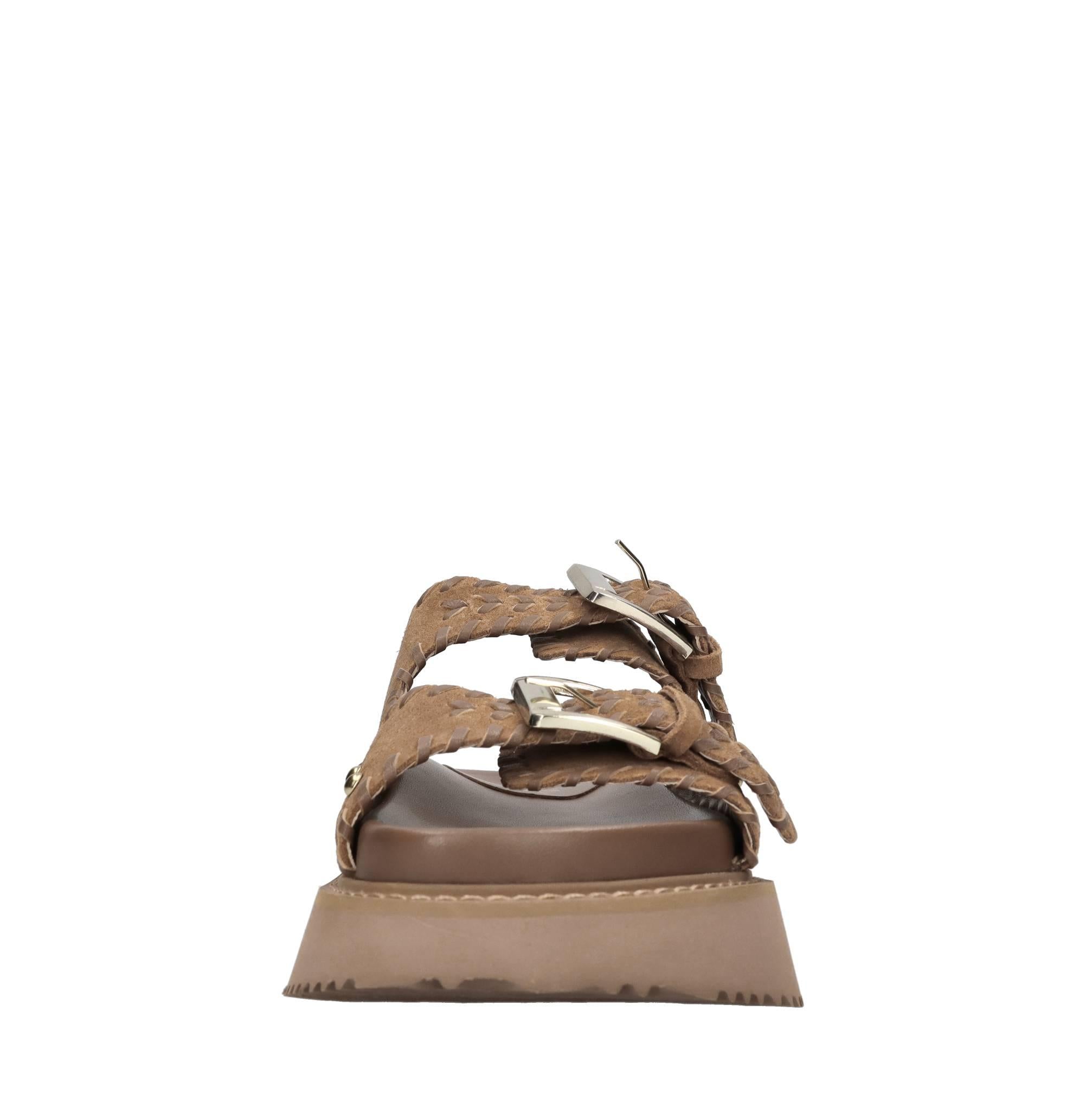 Mules in camoscio e pelle con borchie 