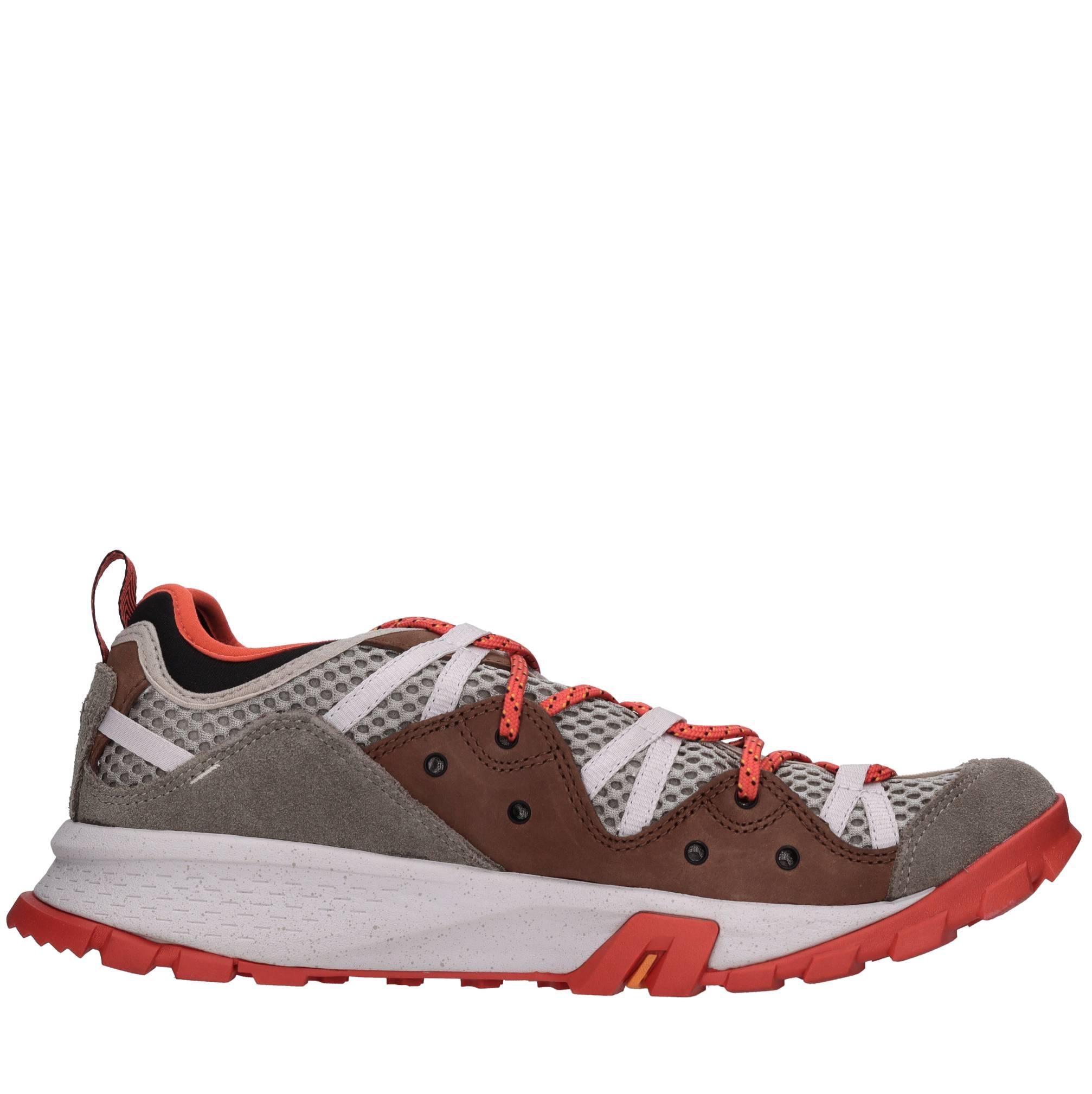 Sneakers in camoscio e tessuto 