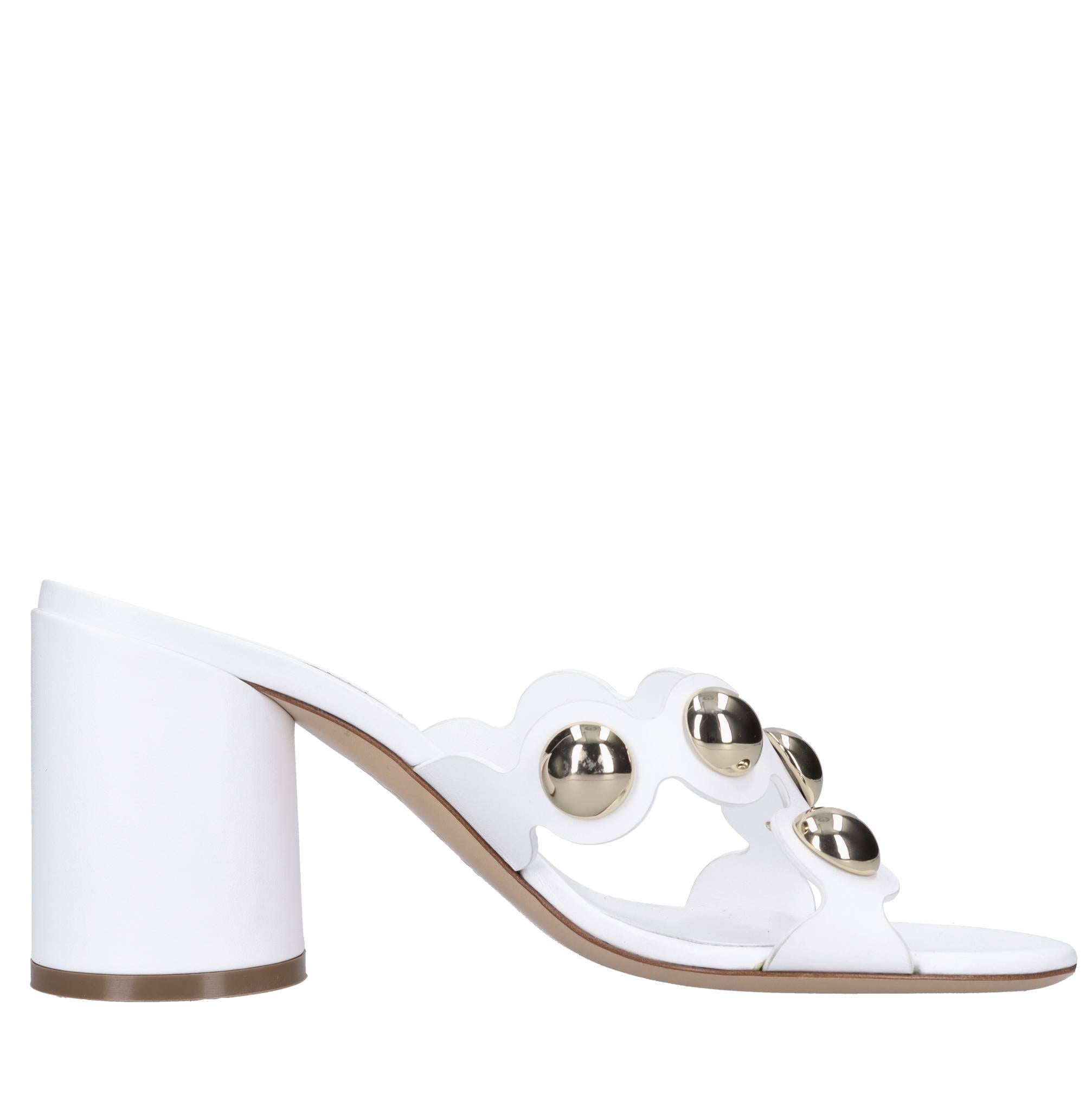 Mules in pelle e borchie 
