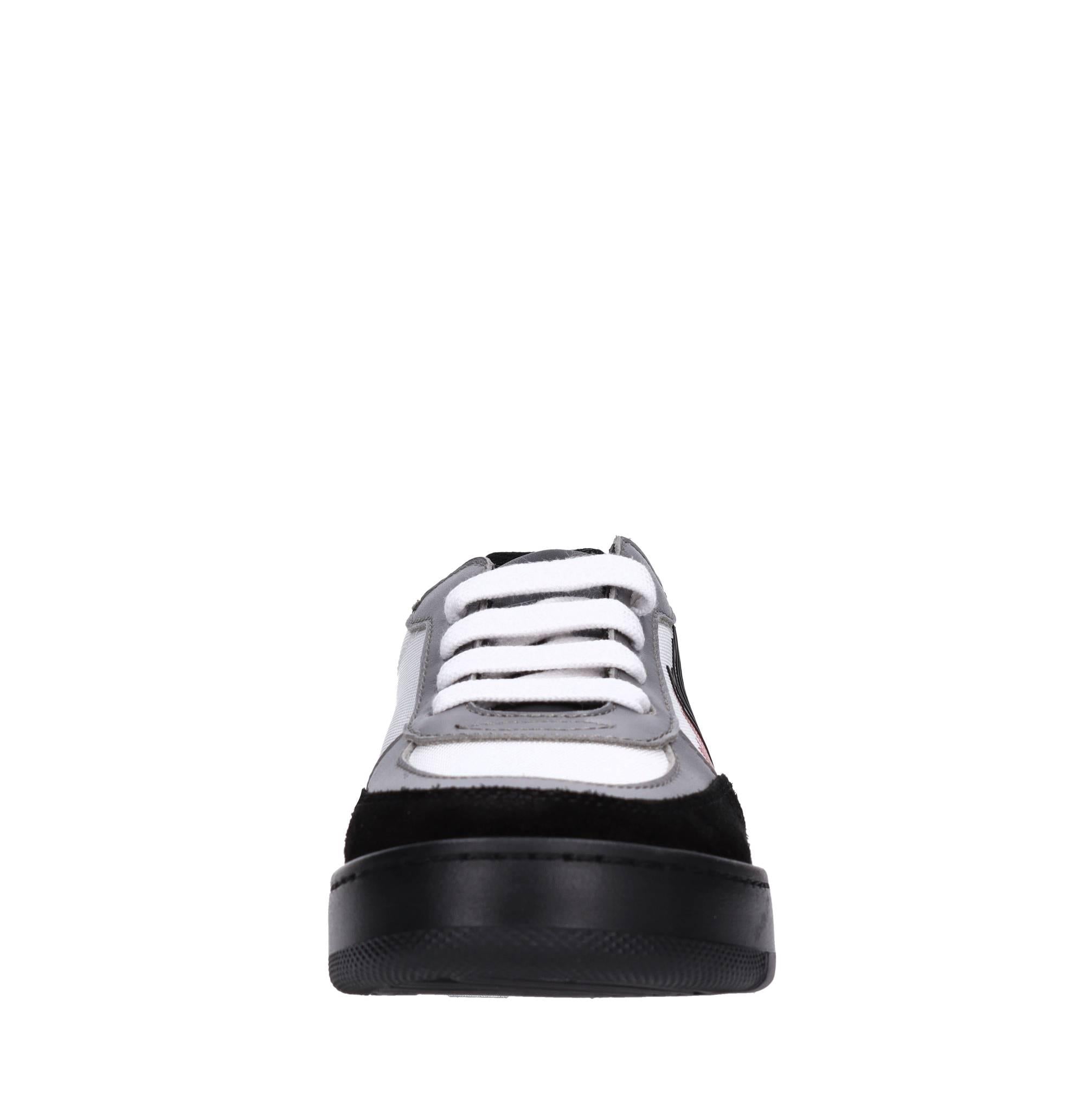 Sneakers in camoscio e tessuto 