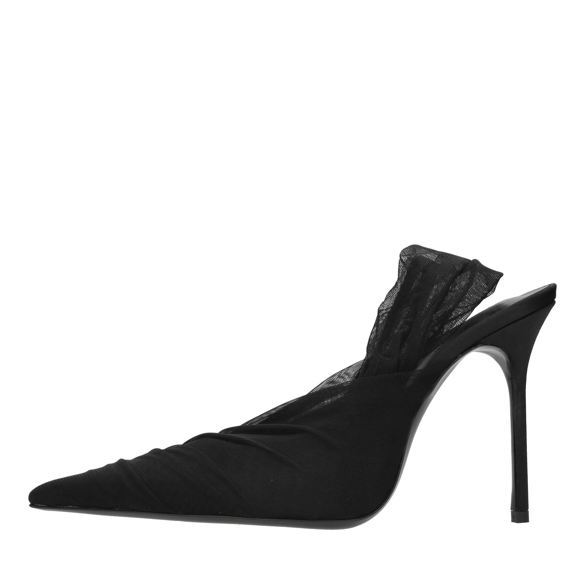 Décolleté slingback in tulle 