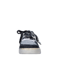 Sneakers in tessuto. 