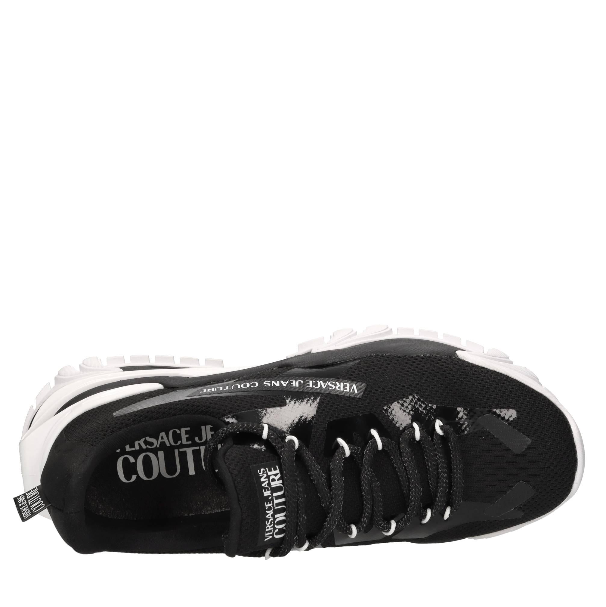 Sneakers in tessuto ed altre materie 