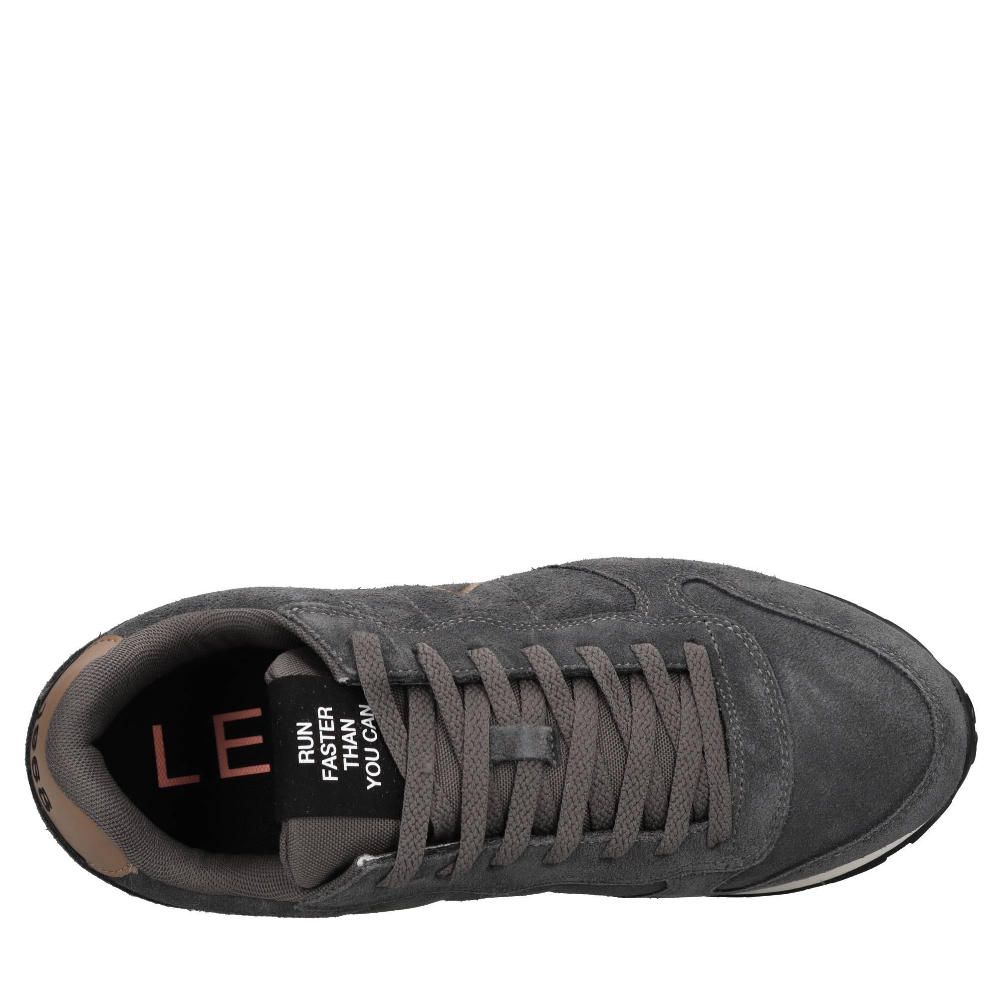 Sneakers in camoscio e tessuto 