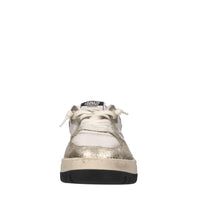 Sneakers in pelle. 
