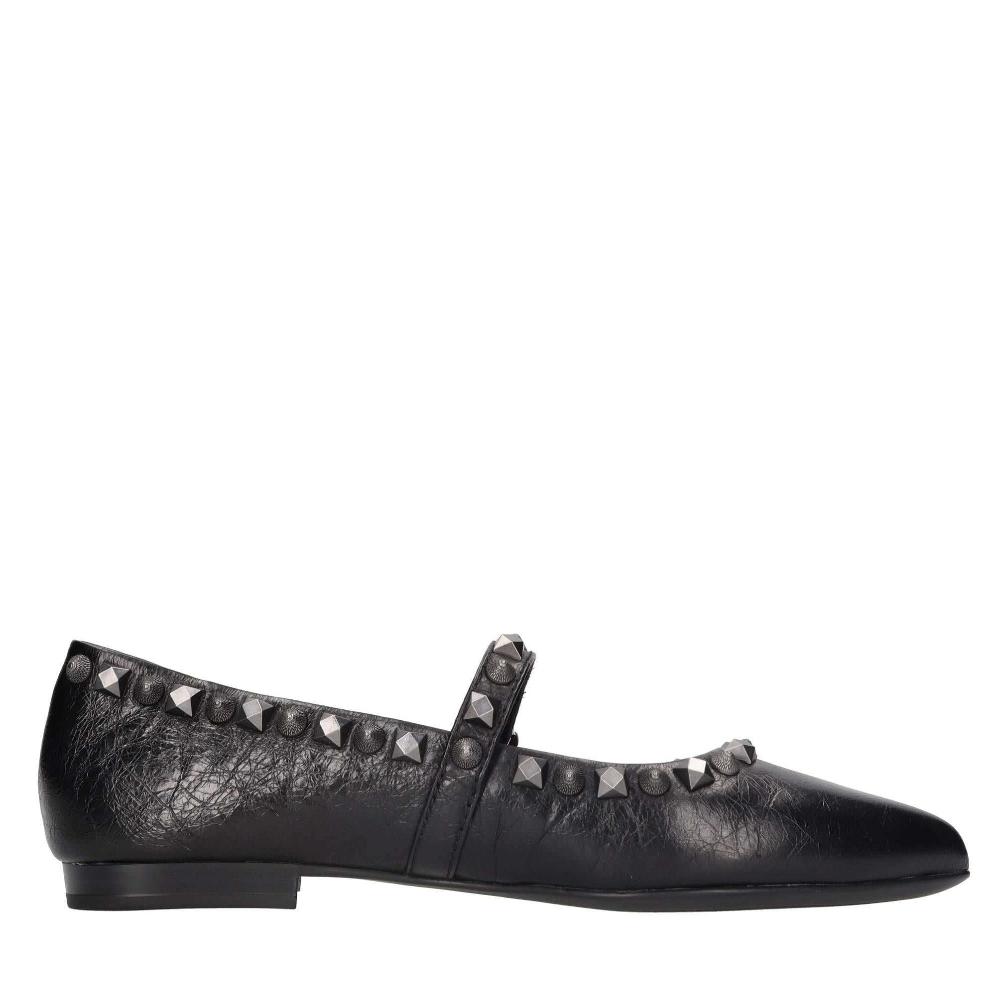 Ballerine modello Beatnik in pelle e borchie 