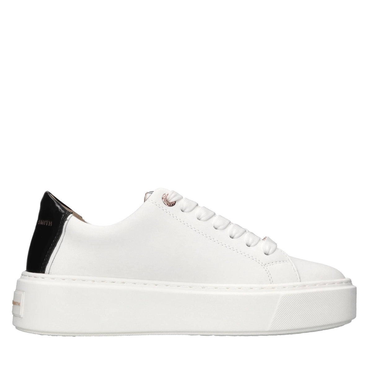Sneakers in pelle ed ecopelle. 