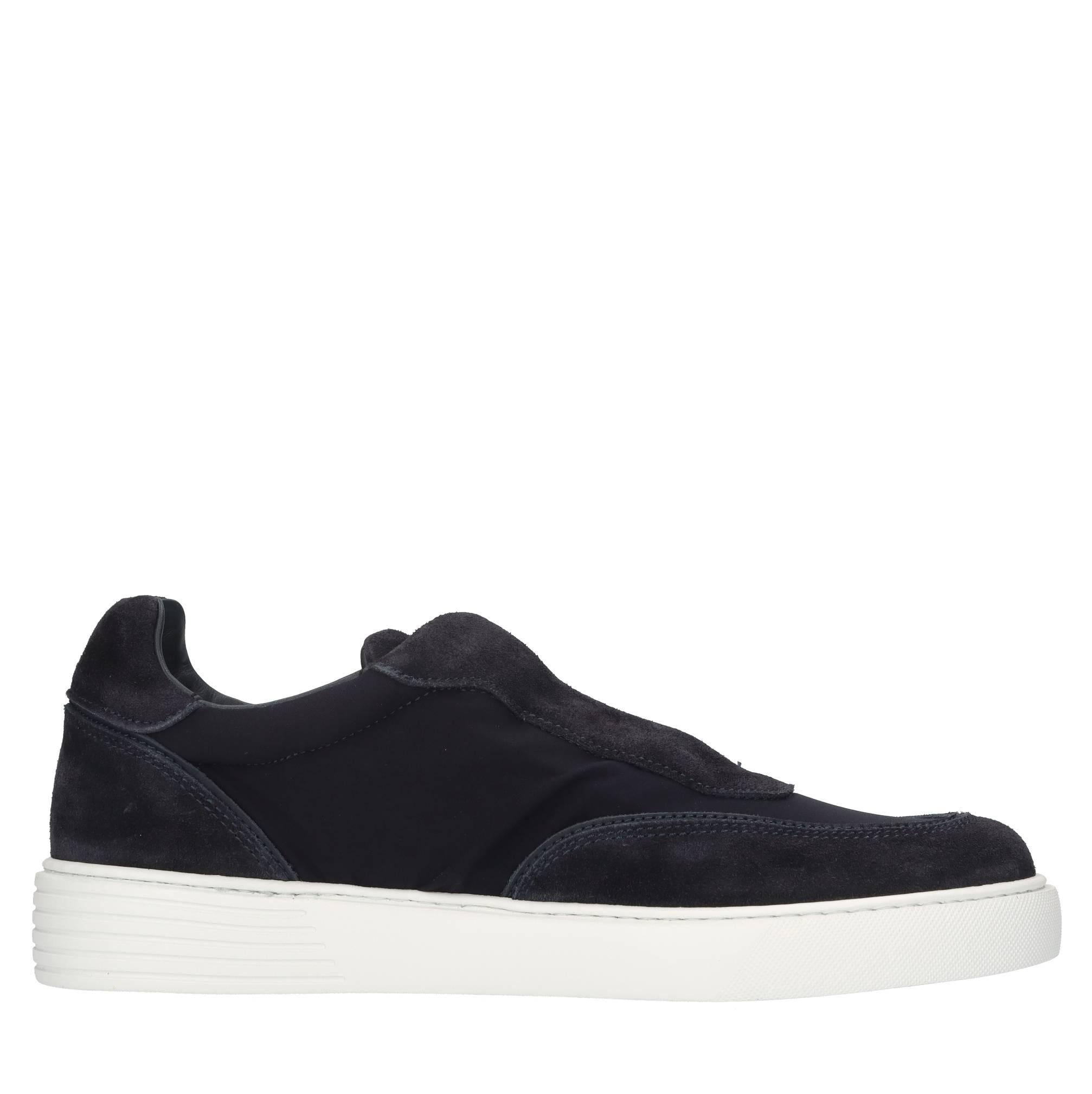 Slip-on in camoscio e tessuto elasticizzato 