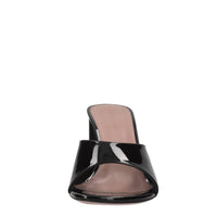Mules in vernice 