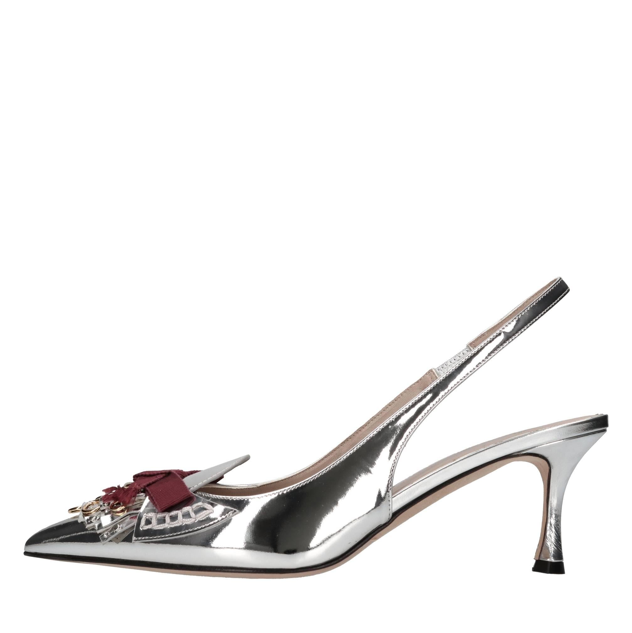 Décolleté slingback in vernice 