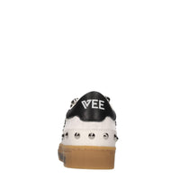 Sneakers in pelle,borchie e strass 
