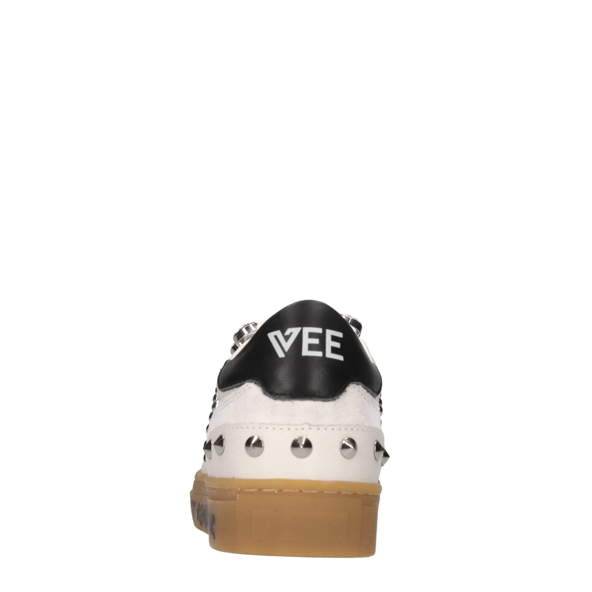Sneakers in pelle,borchie e strass 