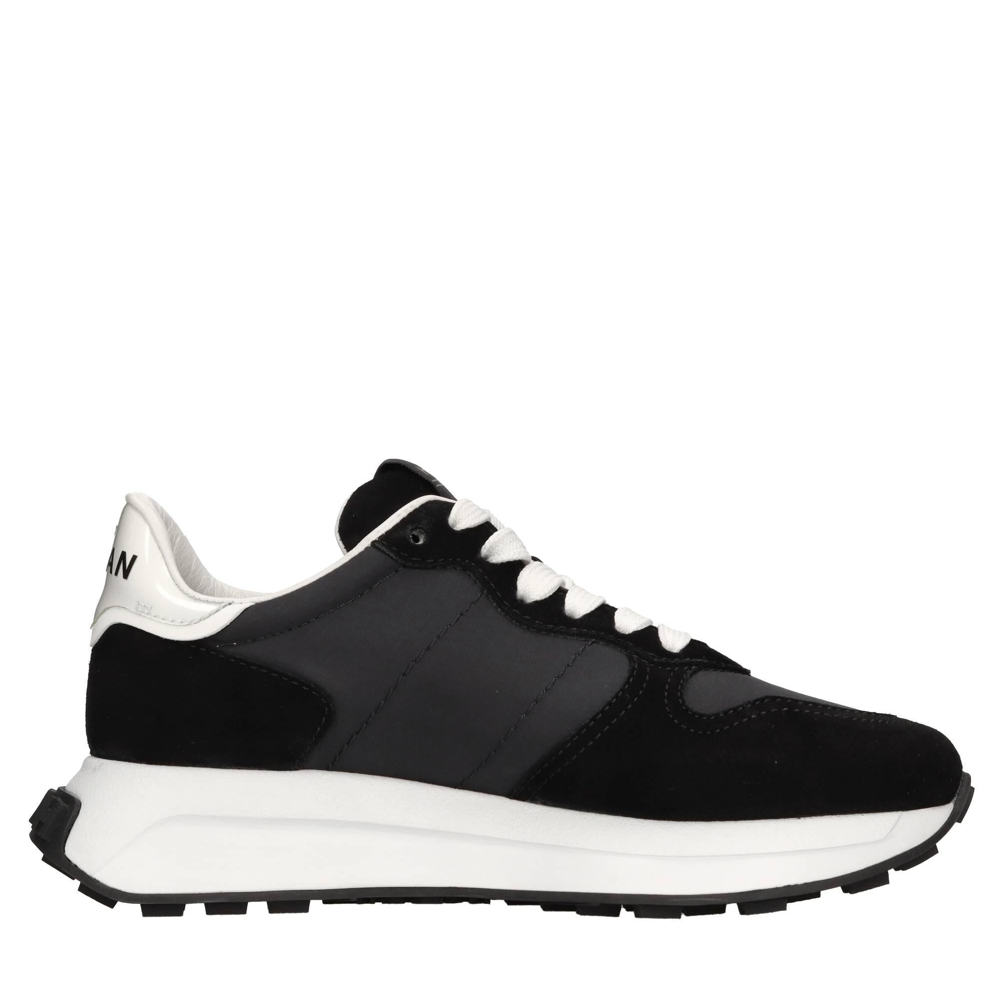 Sneakers in camoscio e tessuto 