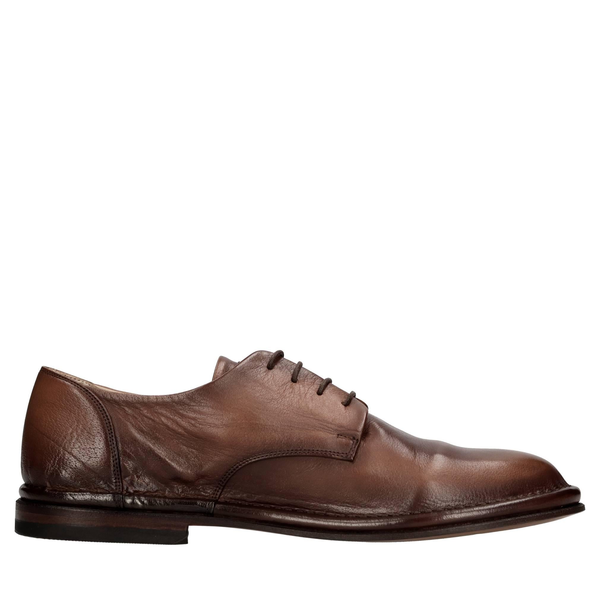Stringate in pelle 