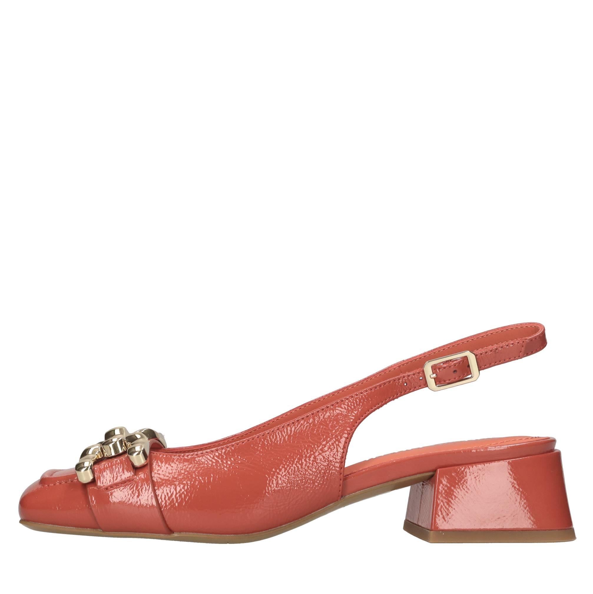 Décolleté slingback in pelle lucida 