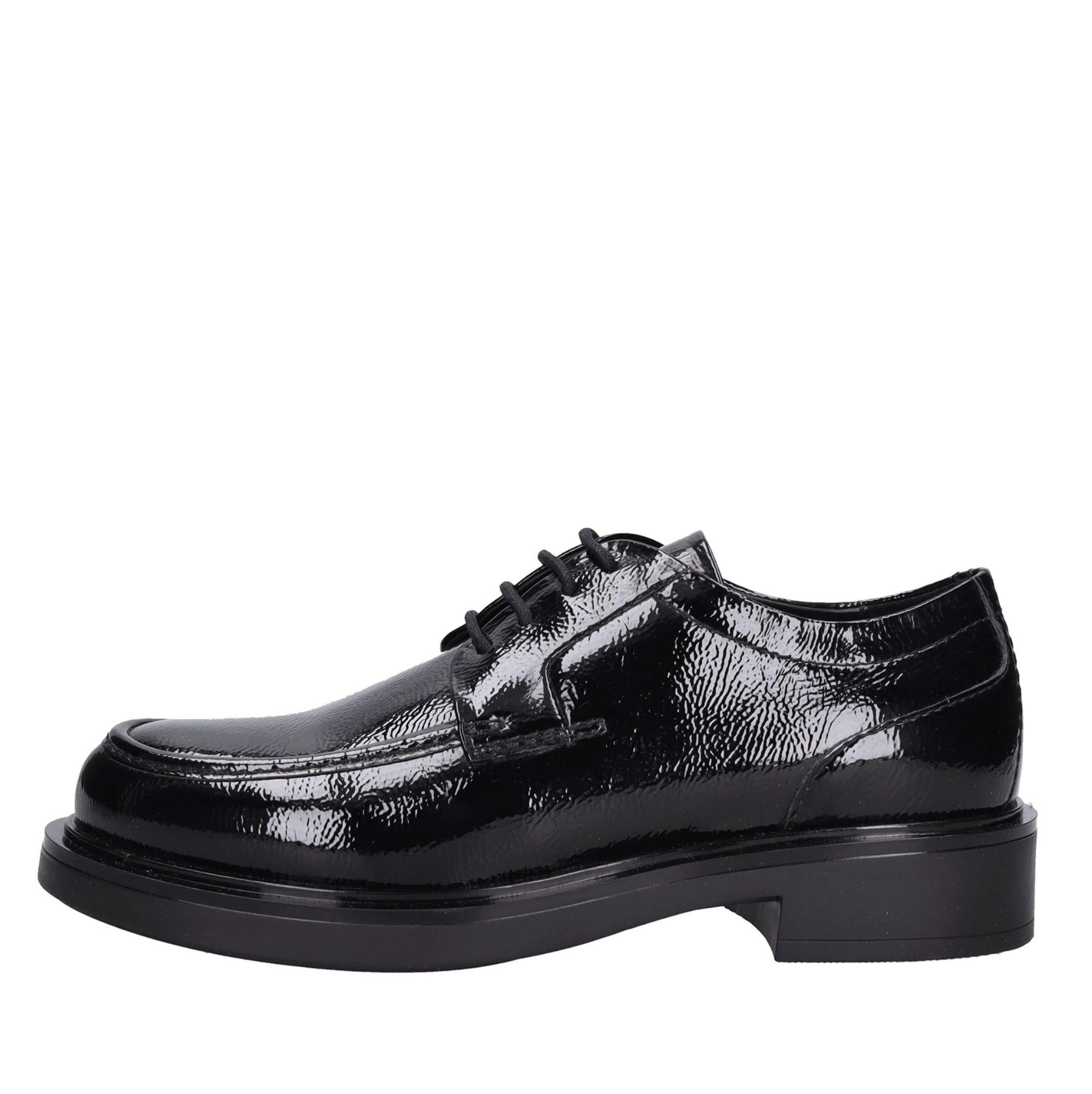 Stringate in pelle 