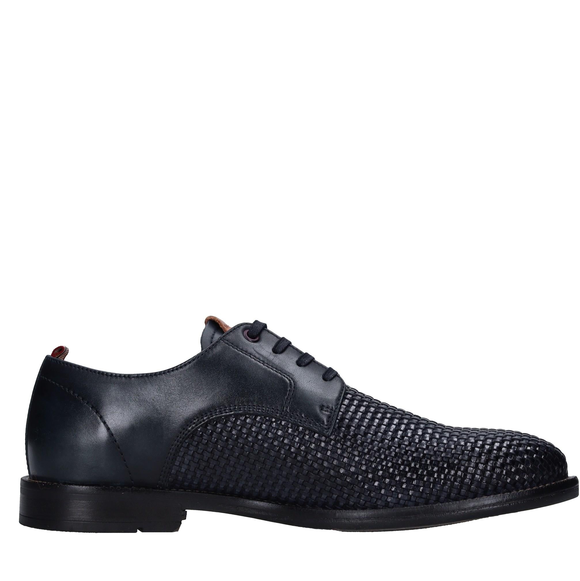 Stringate in pelle 