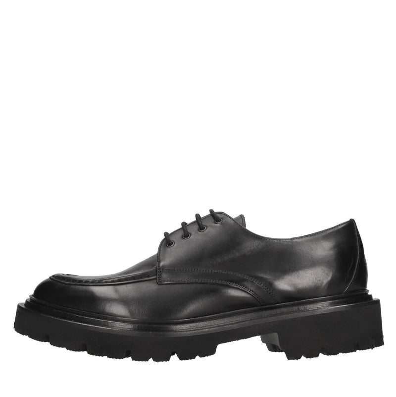 Stringate in pelle 