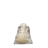 Sneakers in pelle e tessuto 