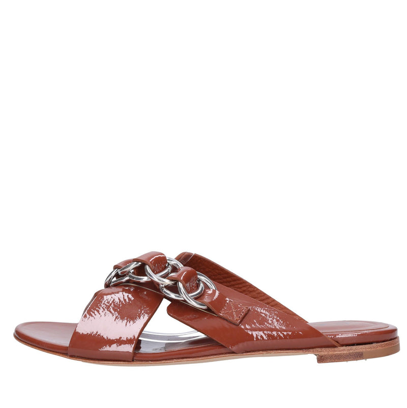 Mules in vernice 