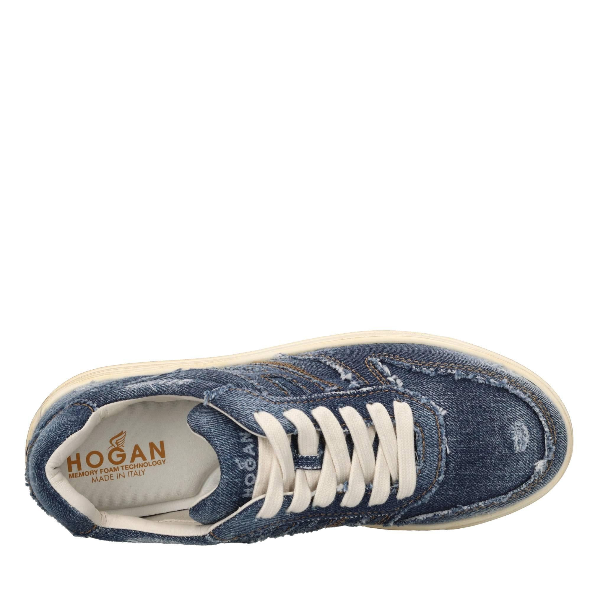 Sneakers in denim 