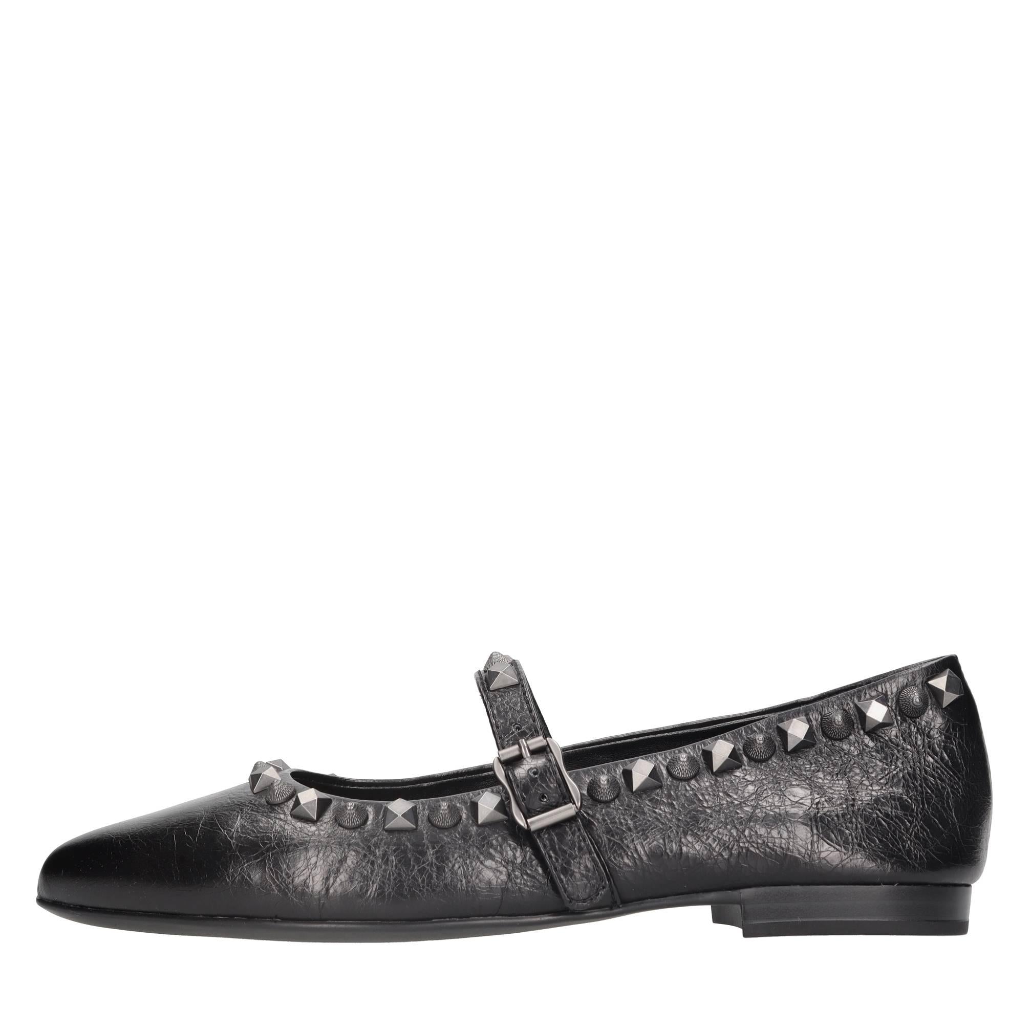 Ballerine modello Beatnik in pelle e borchie 