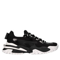 Sneakers in tessuto ed altre materie 