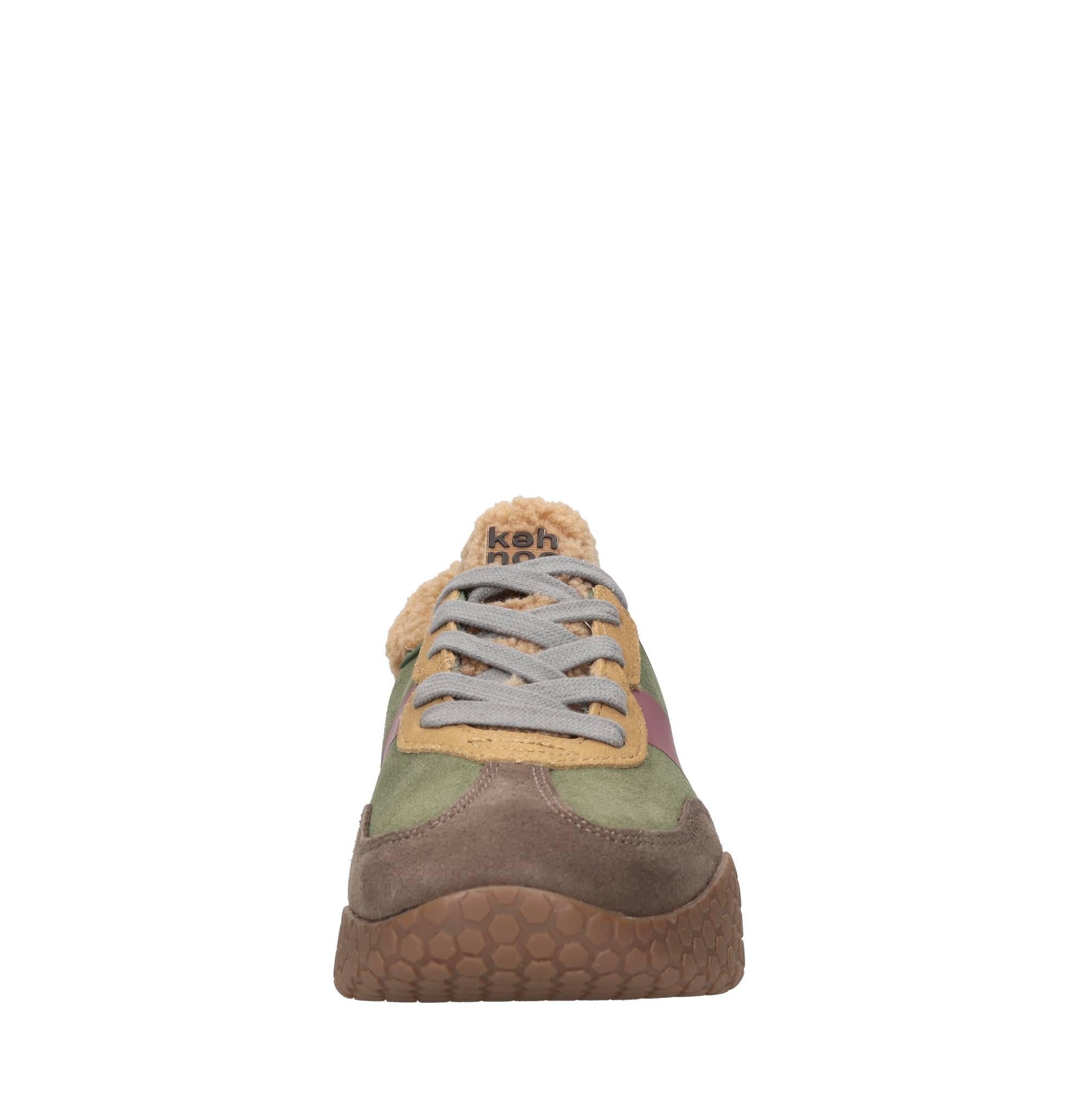 Sneakers vintage in camoscio di pelle, con inserti in eco-pelliccia 