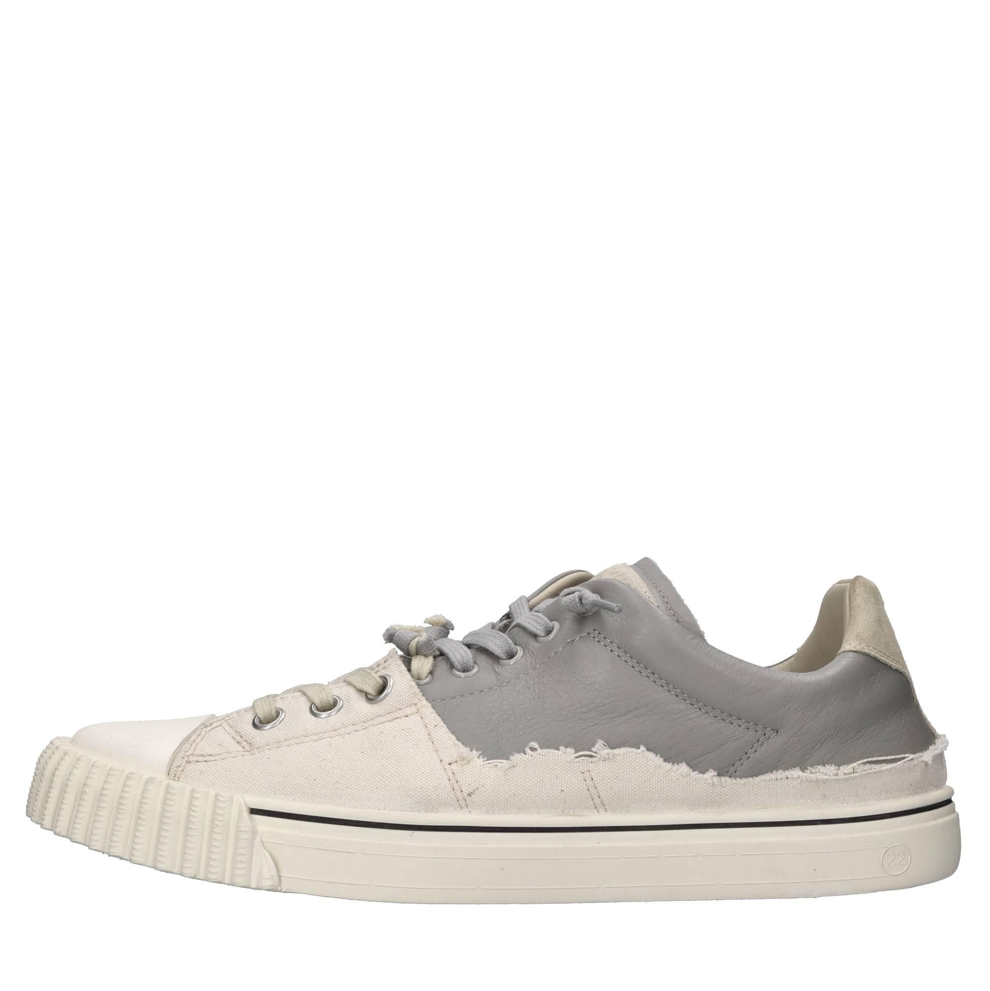Sneakers in pelle e tessuto 