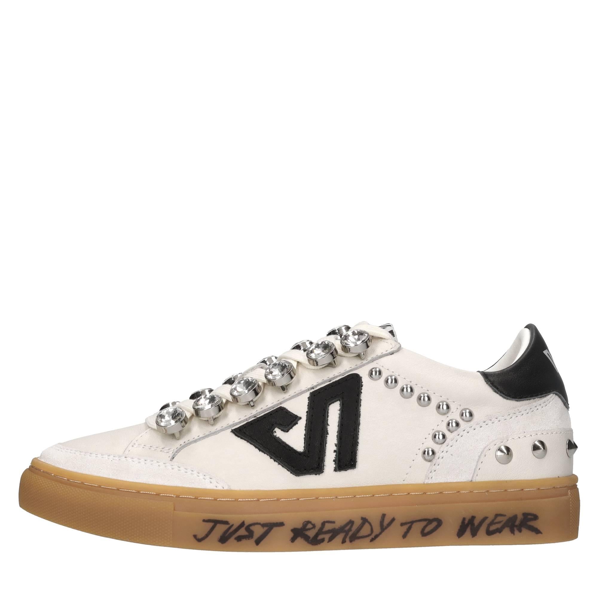 Sneakers in pelle,borchie e strass 