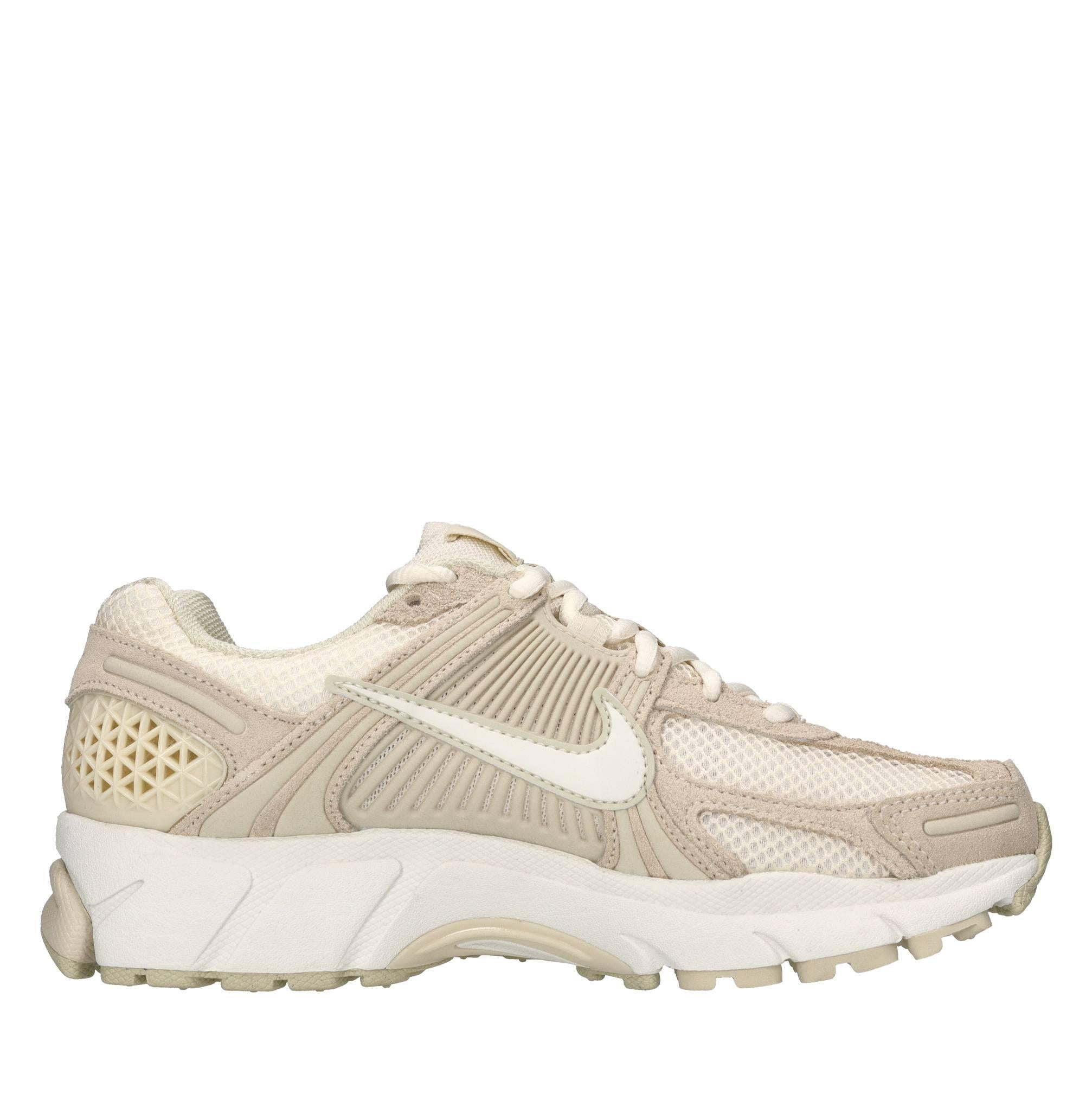 Sneakers in pelle e tessuto 