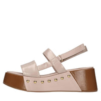 Sandali in pelle e borchie 