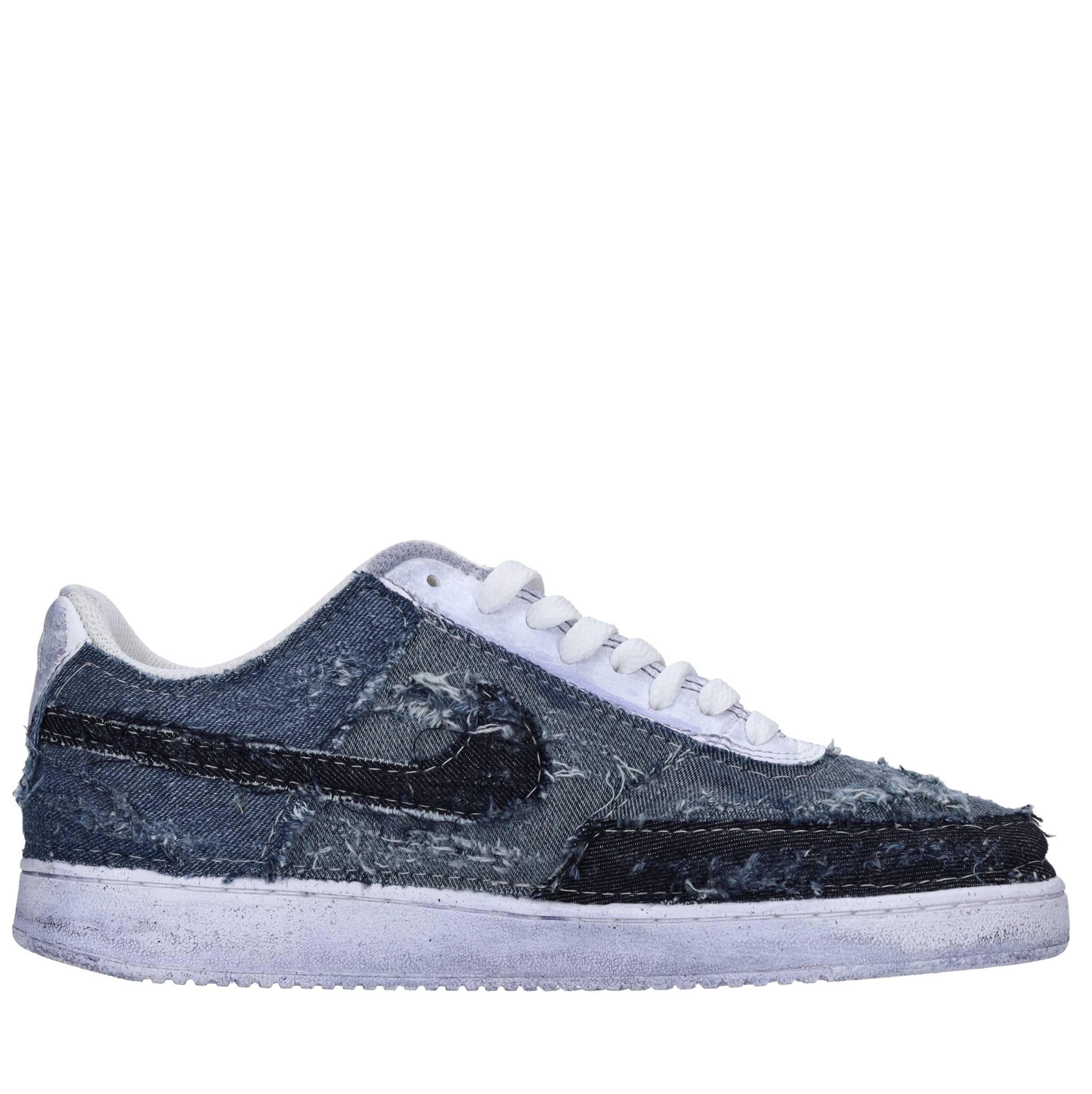 Sneakers in jeans 