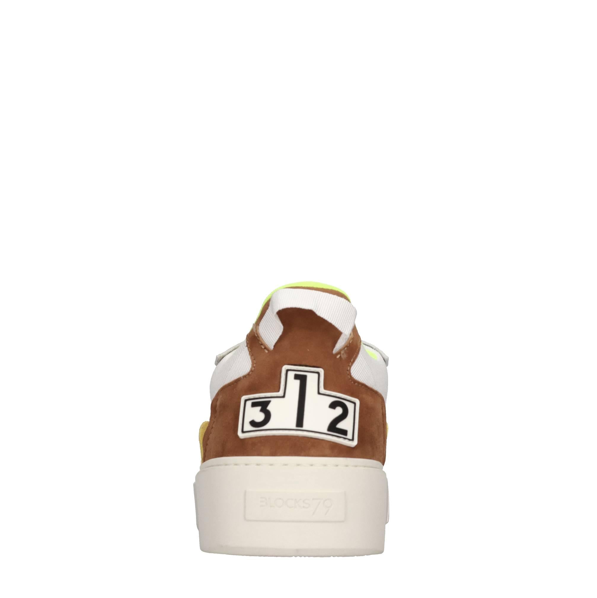 Sneakers in camoscio e tessuto 
