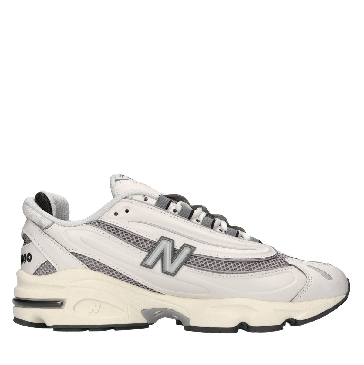 Sneakers in ecopelle e tessuto 
