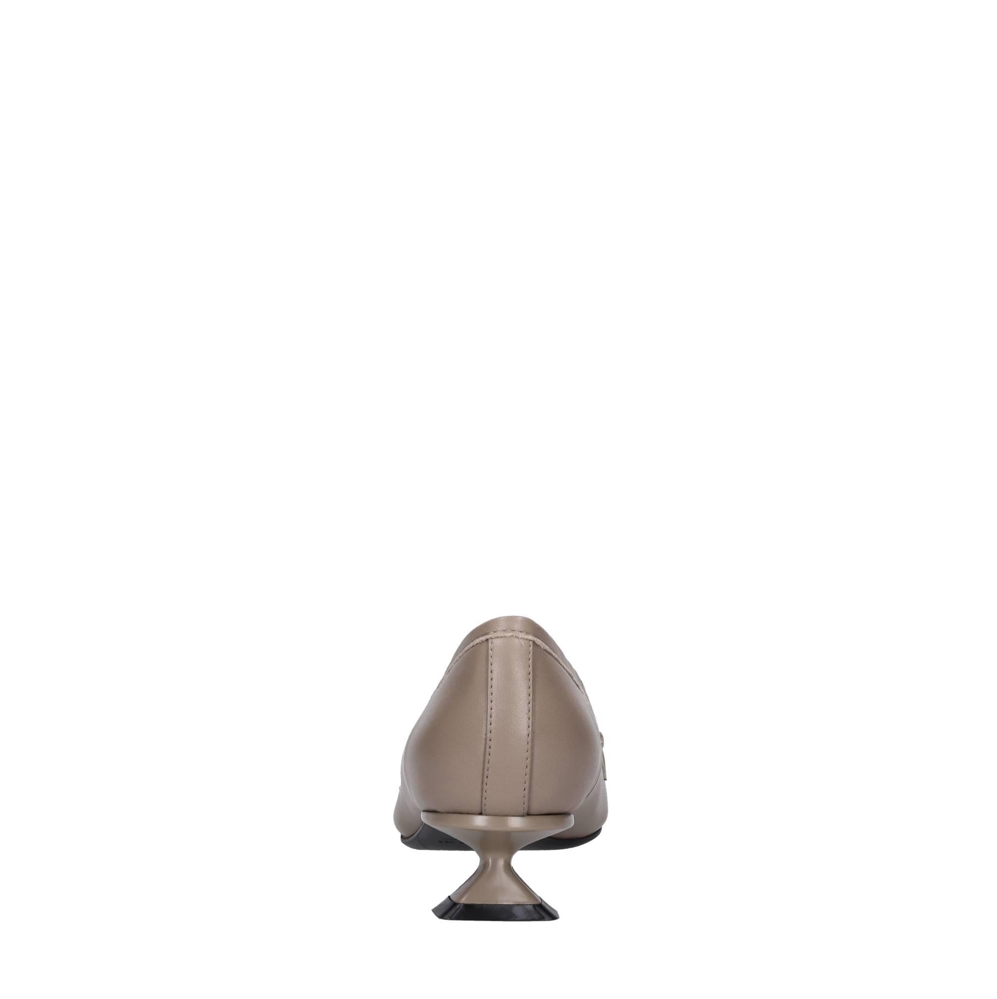 Décolleté in pelle 