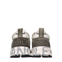 Sneakers in camoscio e tessuto 