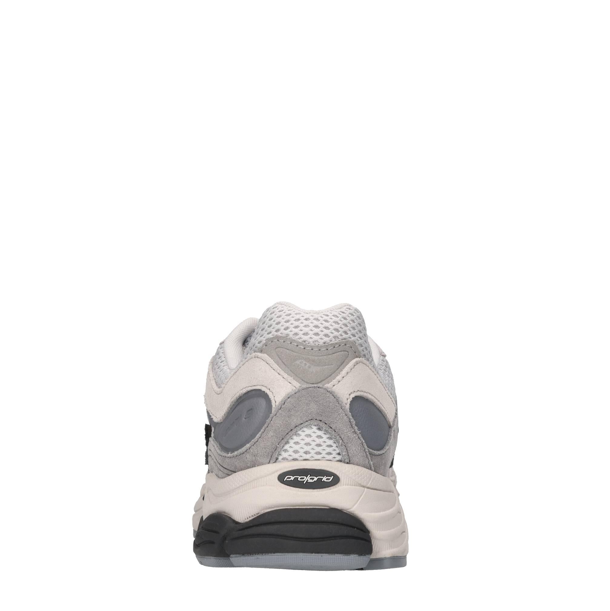 Sneakers in pelle e tessuto 