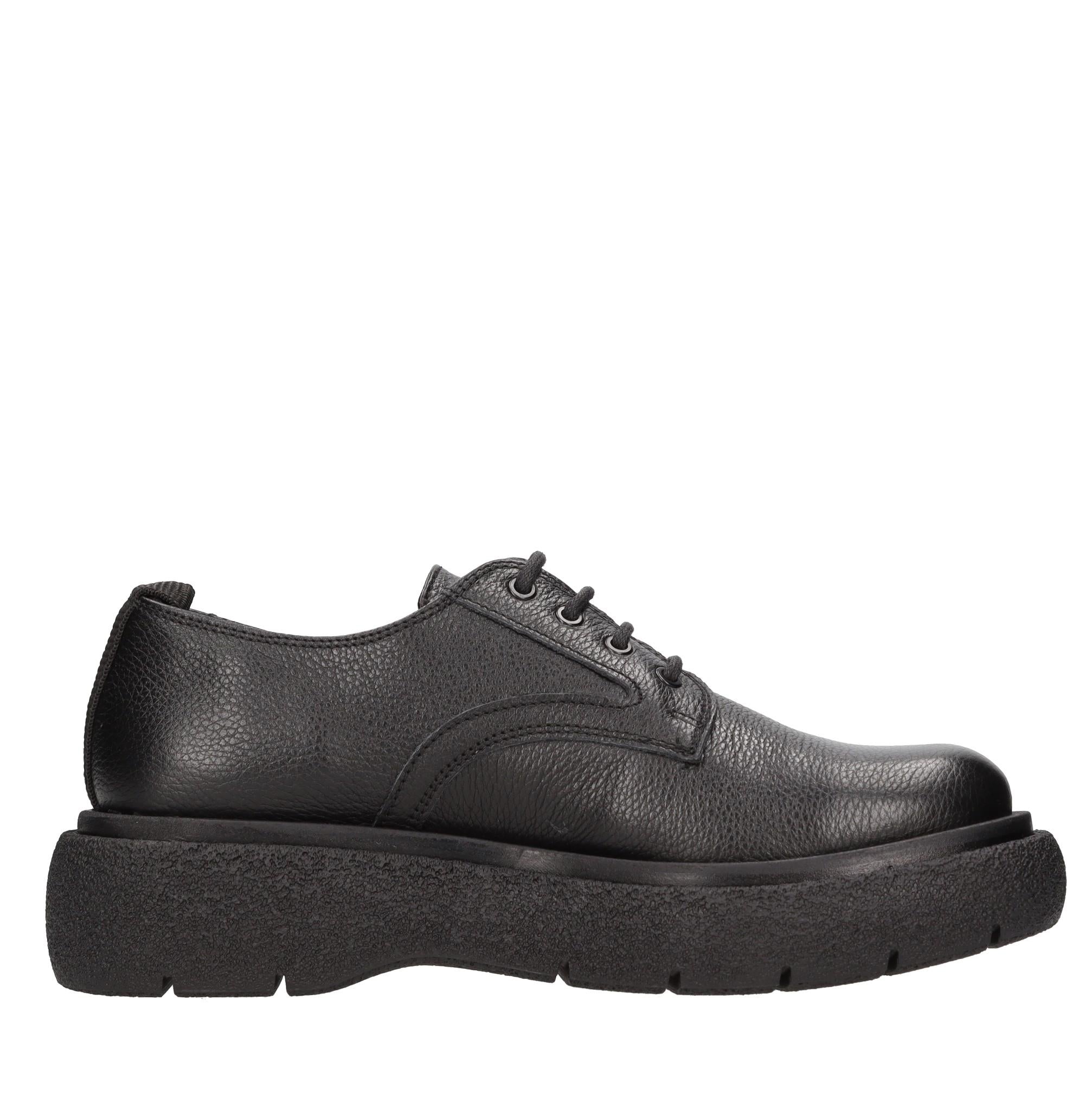 Stringate in pelle 
