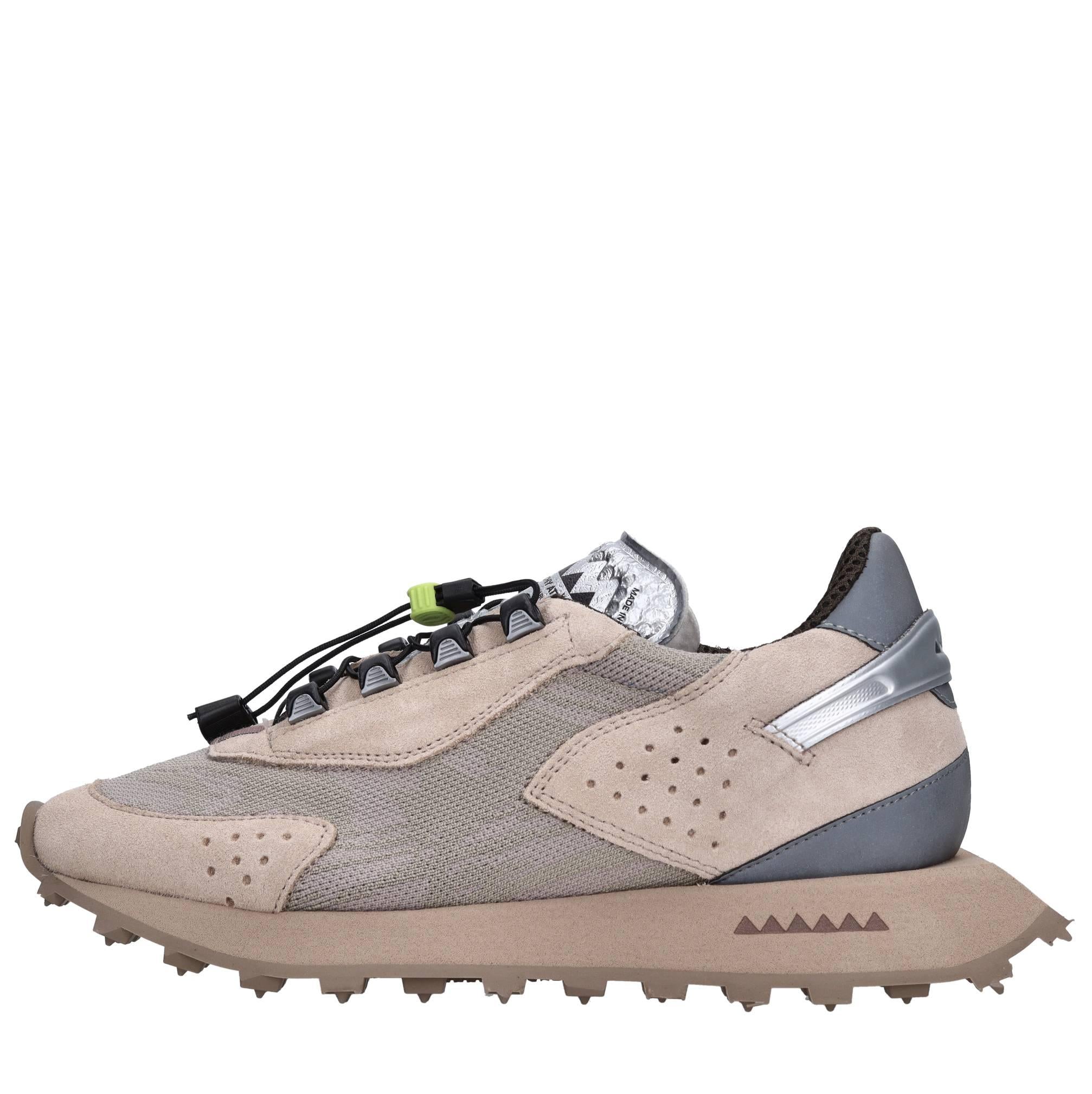 Sneakers in camoscio e tessuto 
